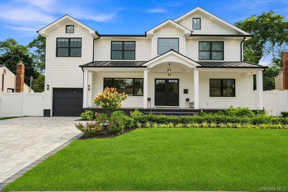 8 Allison Drive Old Bethpage, NY 11804