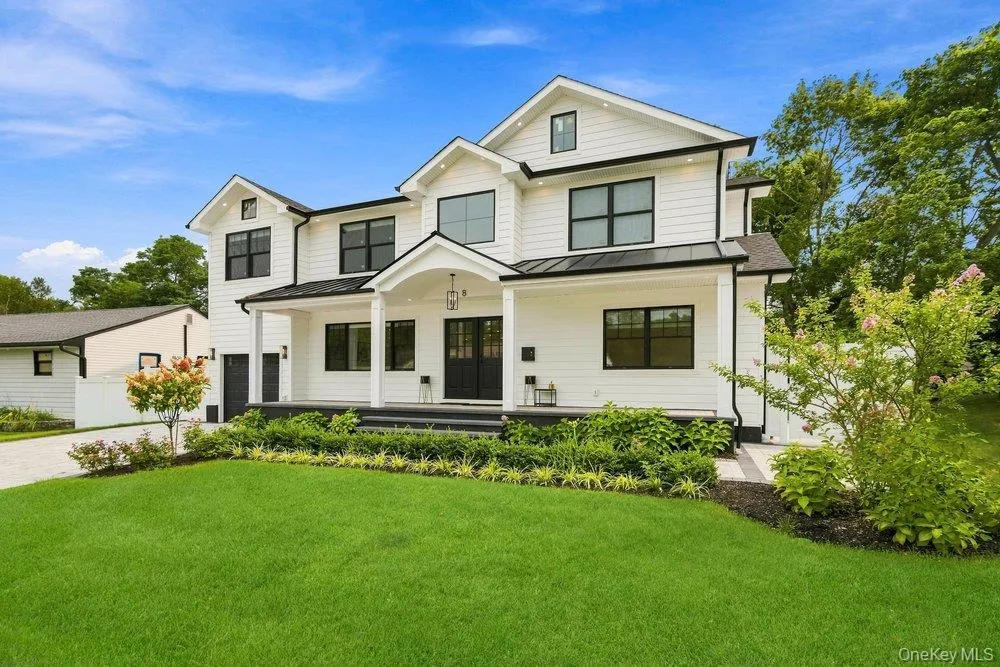 8 Allison Drive Old Bethpage, NY 11804