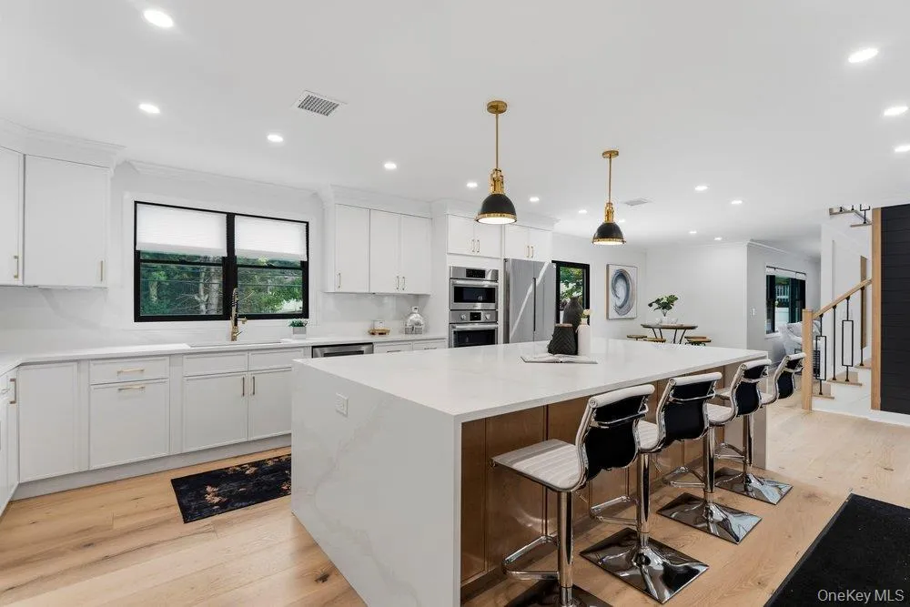 8 Allison Drive Old Bethpage, NY 11804