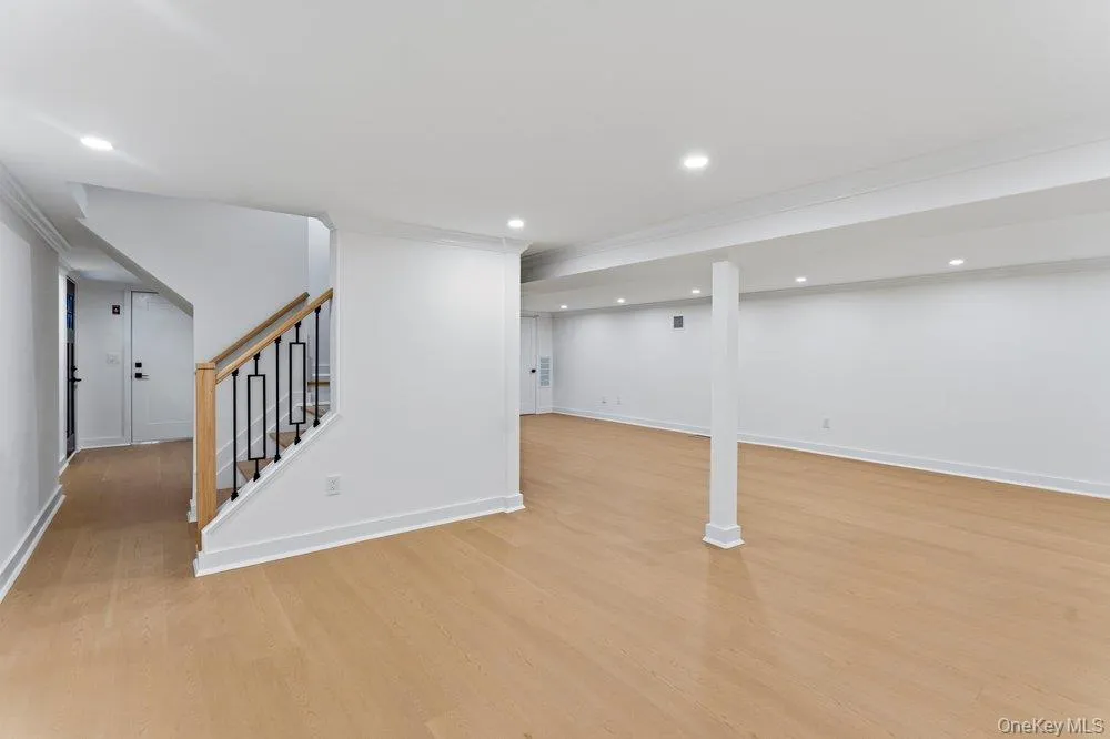 8 Allison Drive Old Bethpage, NY 11804