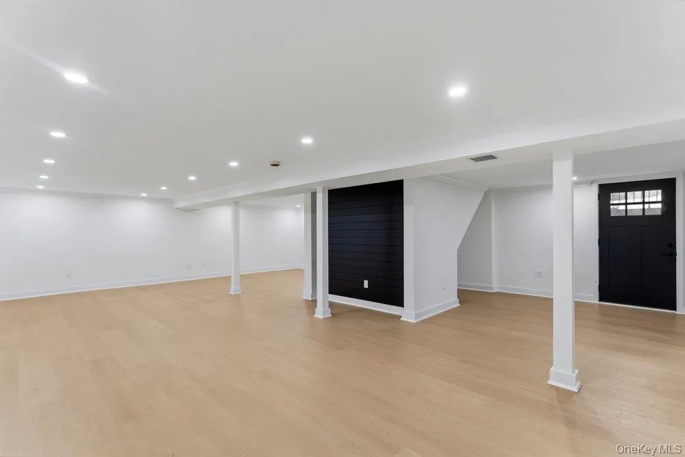8 Allison Drive Old Bethpage, NY 11804