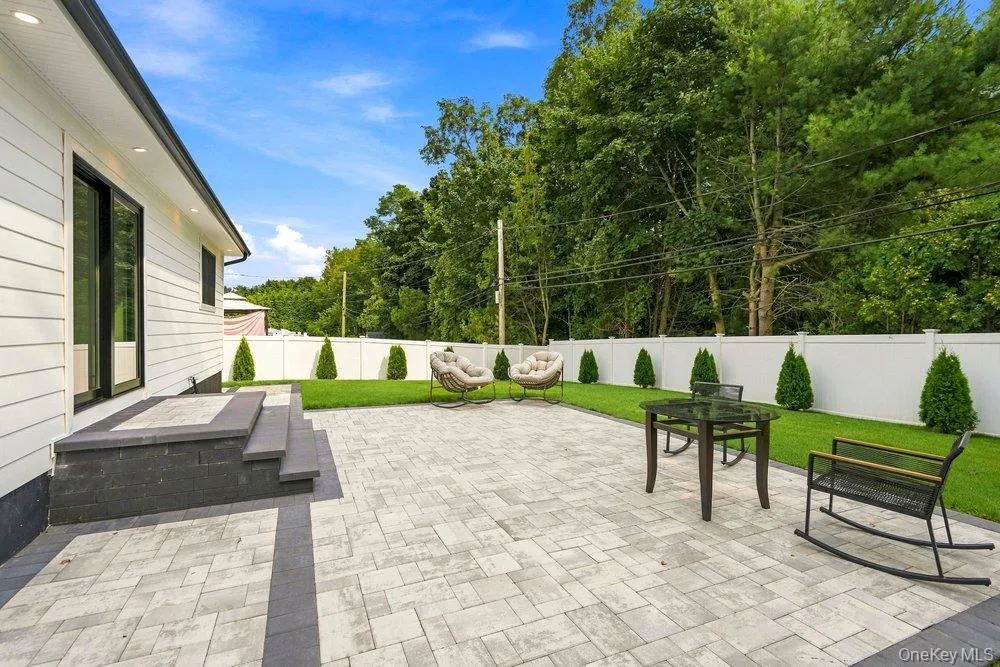8 Allison Drive Old Bethpage, NY 11804