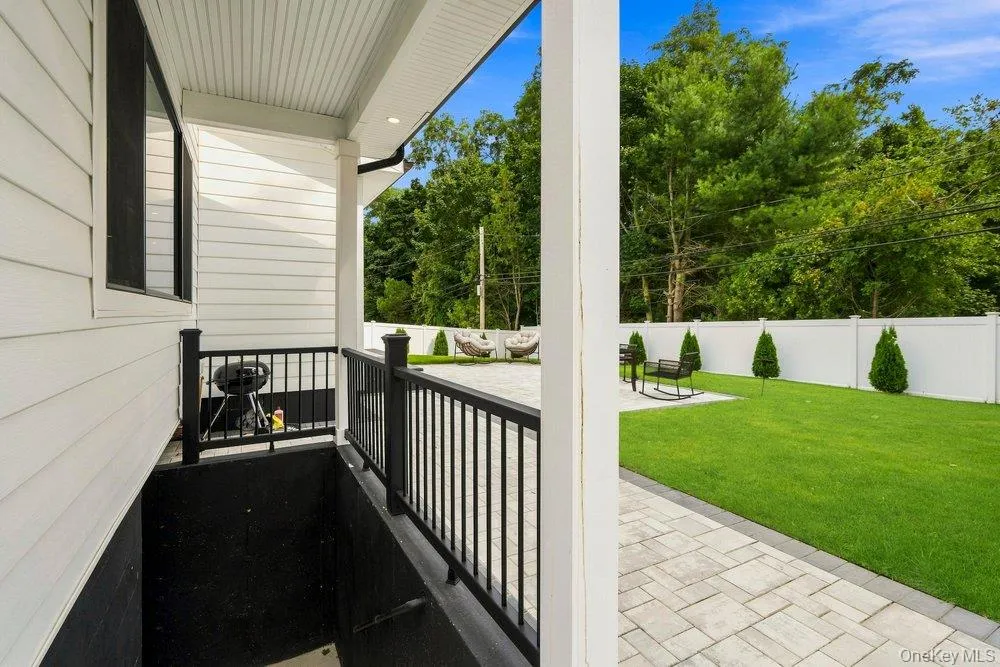 8 Allison Drive Old Bethpage, NY 11804