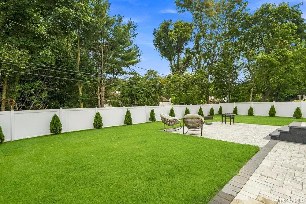 8 Allison Drive Old Bethpage, NY 11804