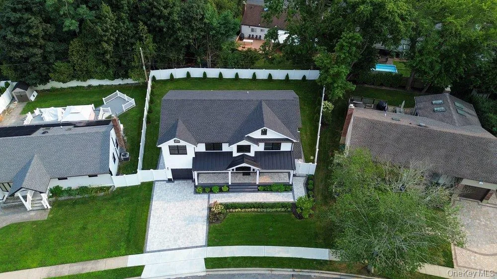 8 Allison Drive Old Bethpage, NY 11804