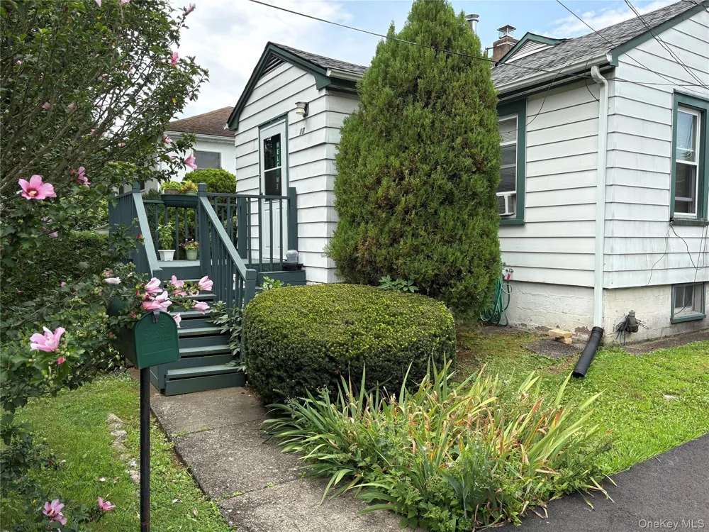 17 Sheridan Avenue Sloatsburg, NY 10974