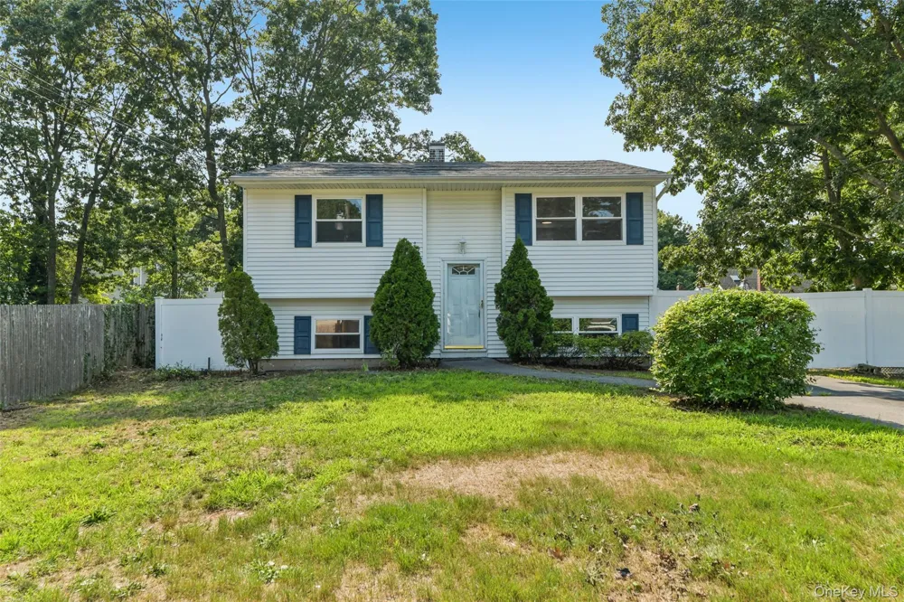 4 Beechwood Drive Shirley, NY 11967