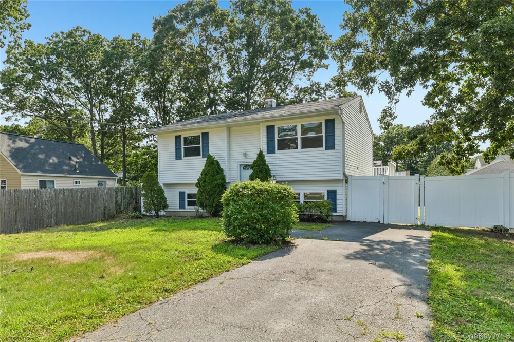 4 Beechwood Drive Shirley, NY 11967