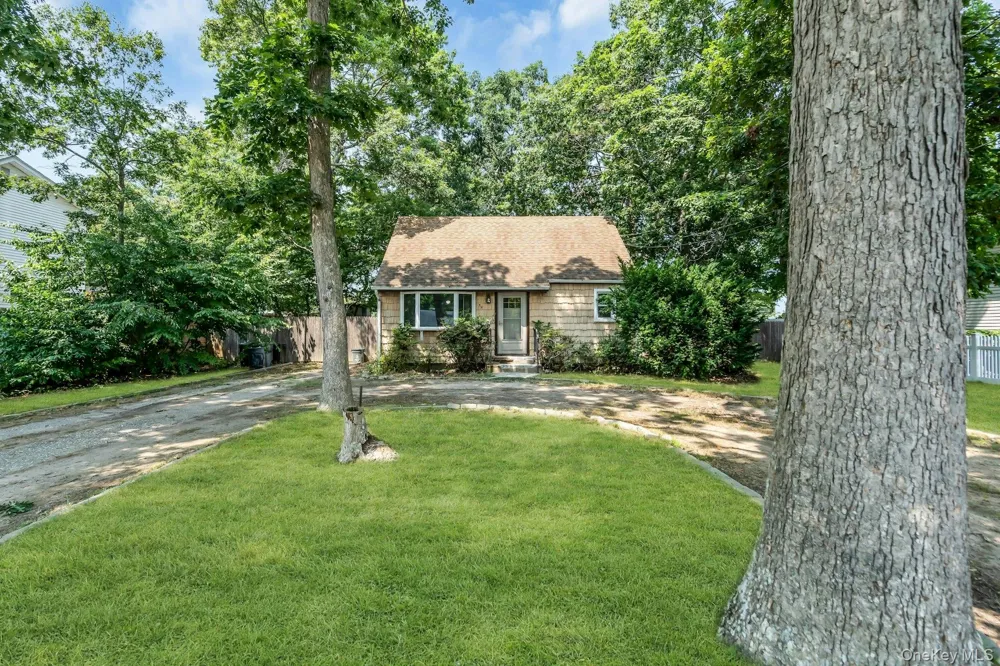 59 Probst Drive Shirley, NY 11967