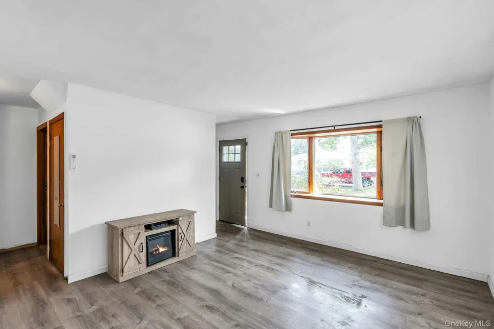 59 Probst Drive Shirley, NY 11967