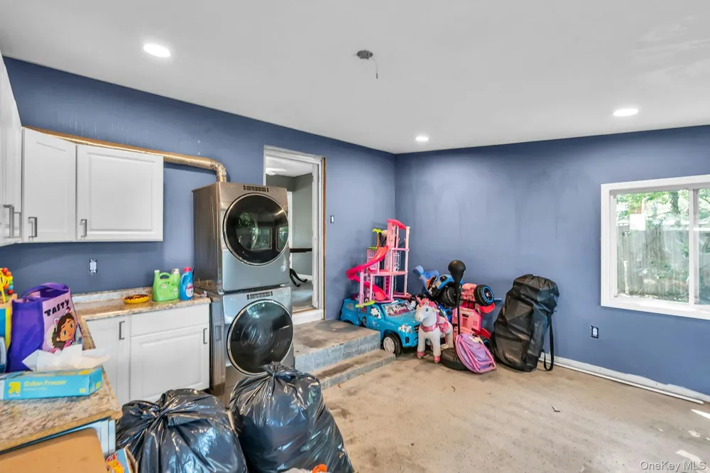59 Probst Drive Shirley, NY 11967