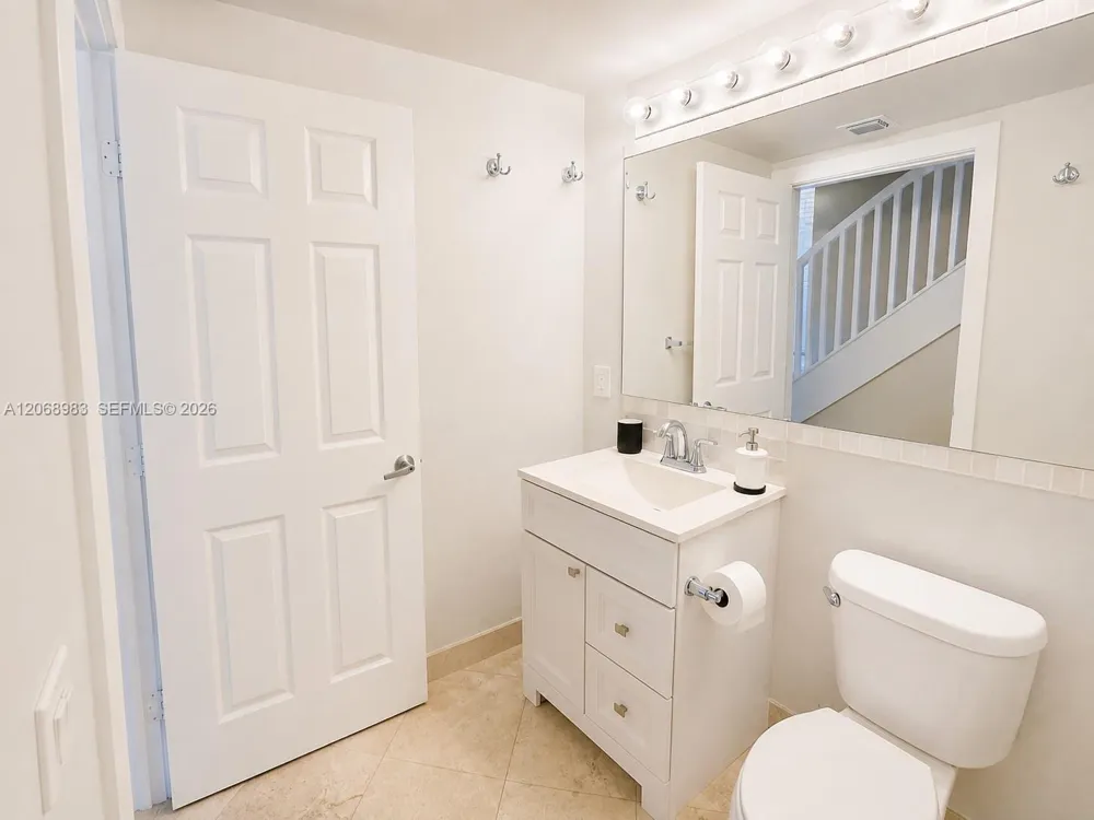 2069 S Ocean Dr #TH18 Hallandale Beach, FL 33009