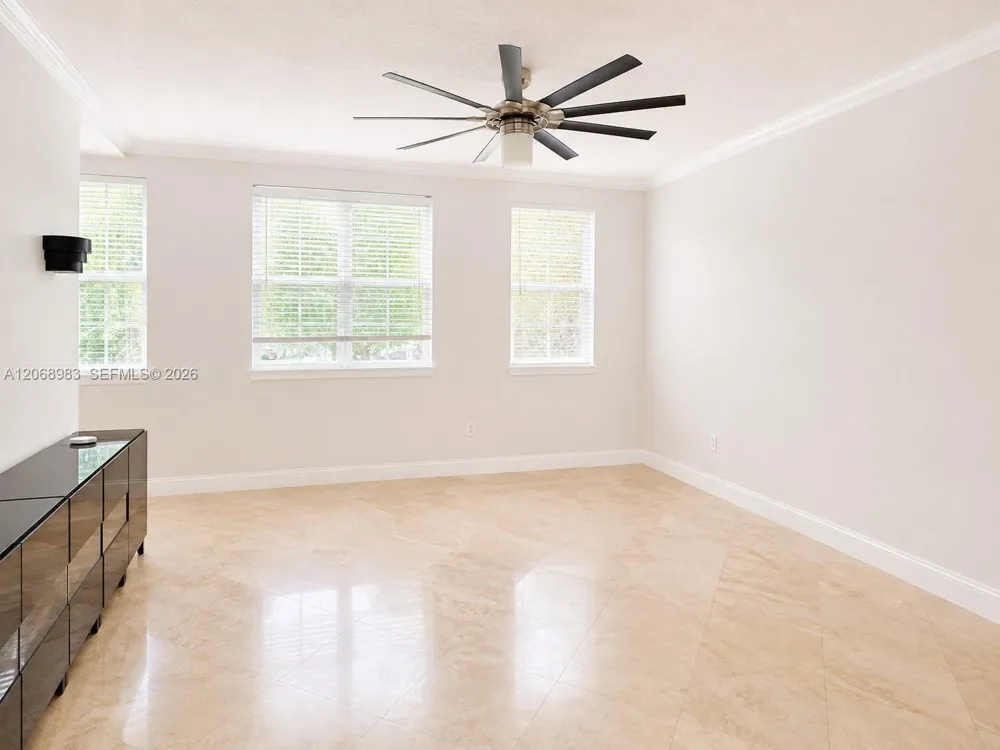 2069 S Ocean Dr #TH18 Hallandale Beach, FL 33009