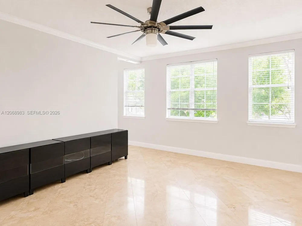 2069 S Ocean Dr #TH18 Hallandale Beach, FL 33009