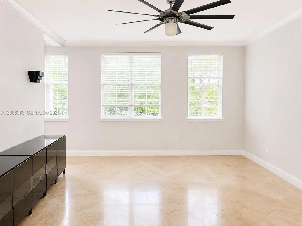 2069 S Ocean Dr #TH18 Hallandale Beach, FL 33009