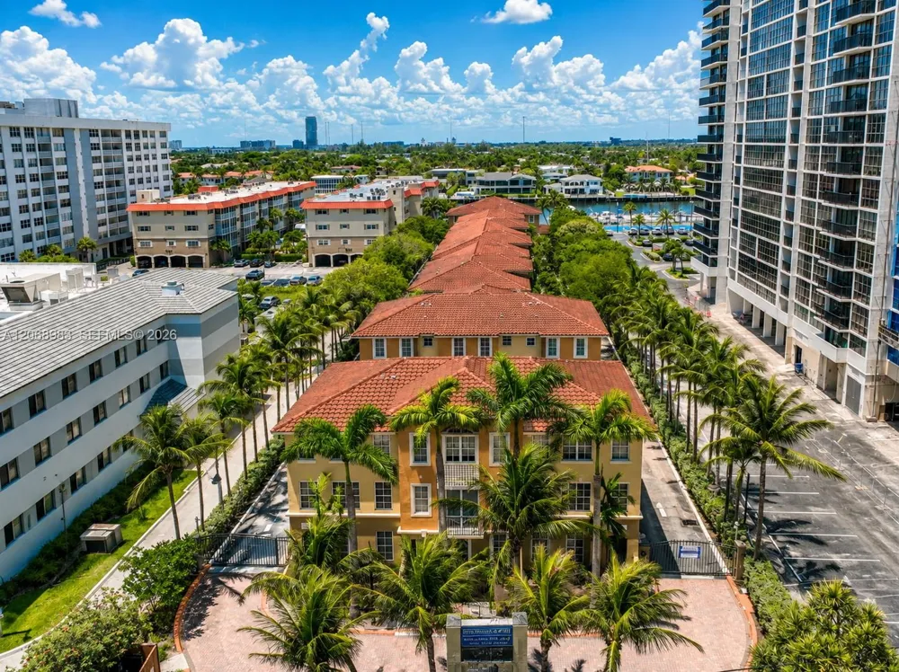 2069 S Ocean Dr #TH18 Hallandale Beach, FL 33009
