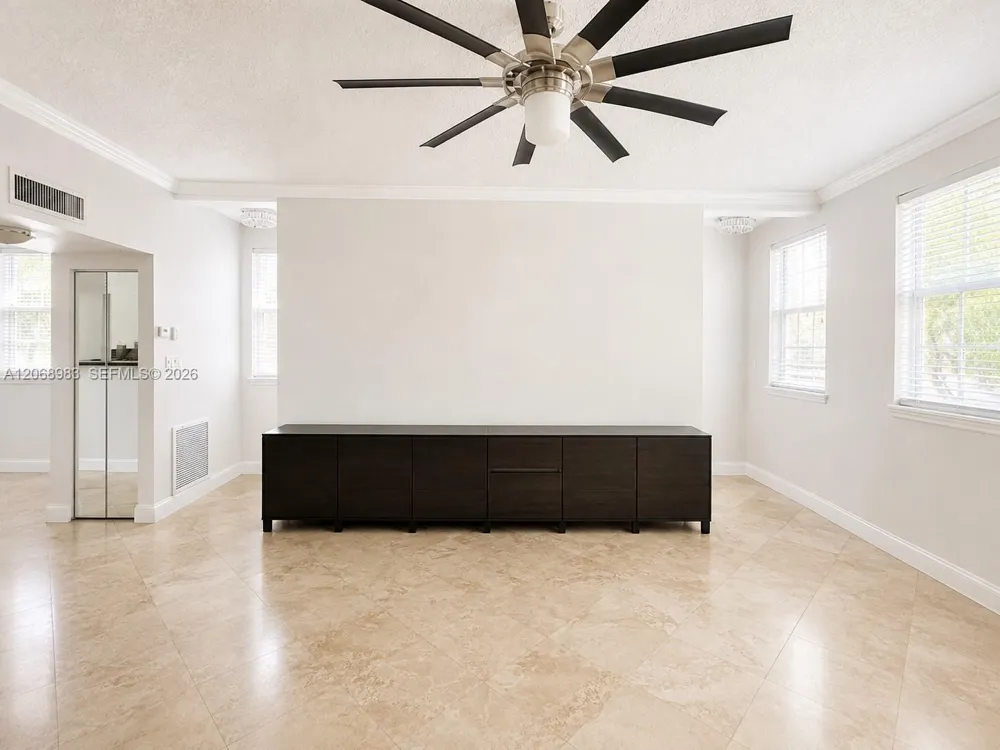2069 S Ocean Dr #TH18 Hallandale Beach, FL 33009