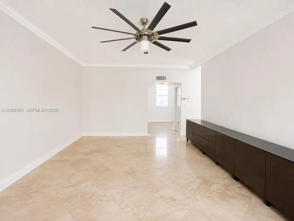 2069 S Ocean Dr #TH18 Hallandale Beach, FL 33009