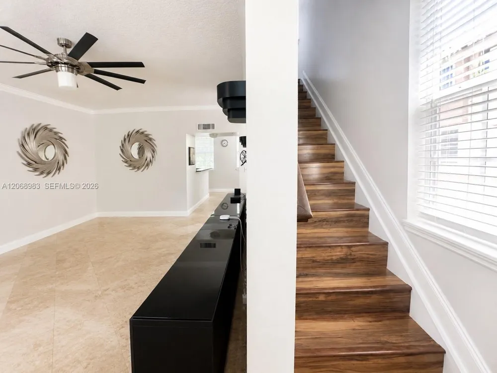 2069 S Ocean Dr #TH18 Hallandale Beach, FL 33009