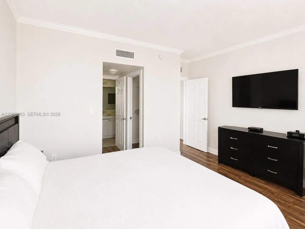 2069 S Ocean Dr #TH18 Hallandale Beach, FL 33009