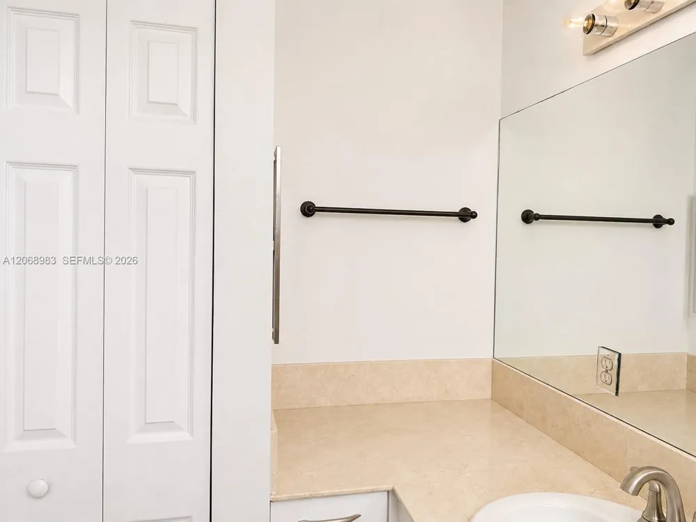2069 S Ocean Dr #TH18 Hallandale Beach, FL 33009