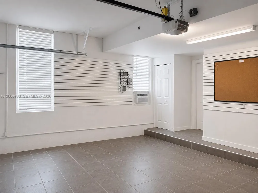 2069 S Ocean Dr #TH18 Hallandale Beach, FL 33009