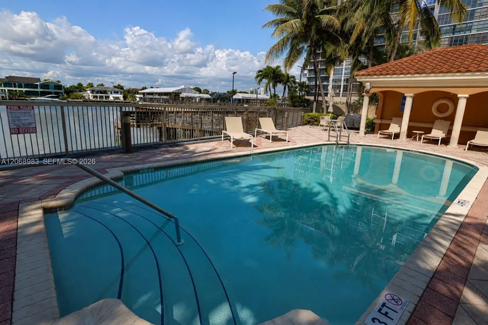 2069 S Ocean Dr #TH18 Hallandale Beach, FL 33009