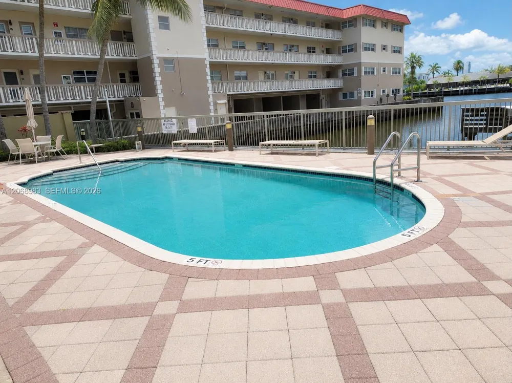 2069 S Ocean Dr #TH18 Hallandale Beach, FL 33009
