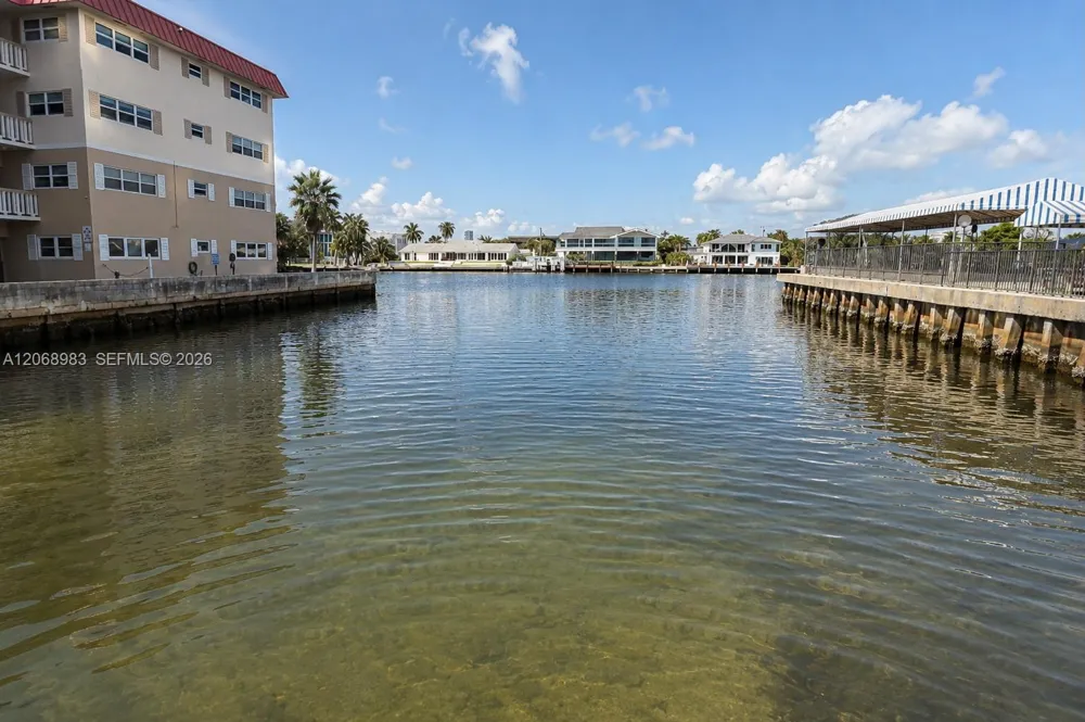 2069 S Ocean Dr #TH18 Hallandale Beach, FL 33009