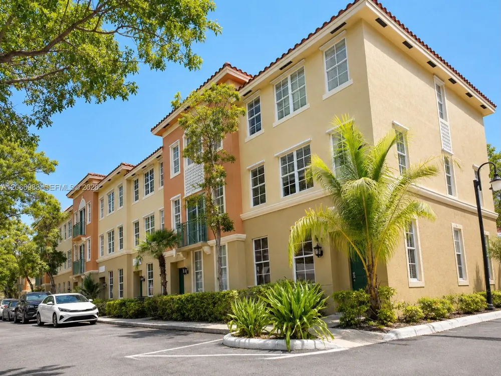 2069 S Ocean Dr #TH18 Hallandale Beach, FL 33009
