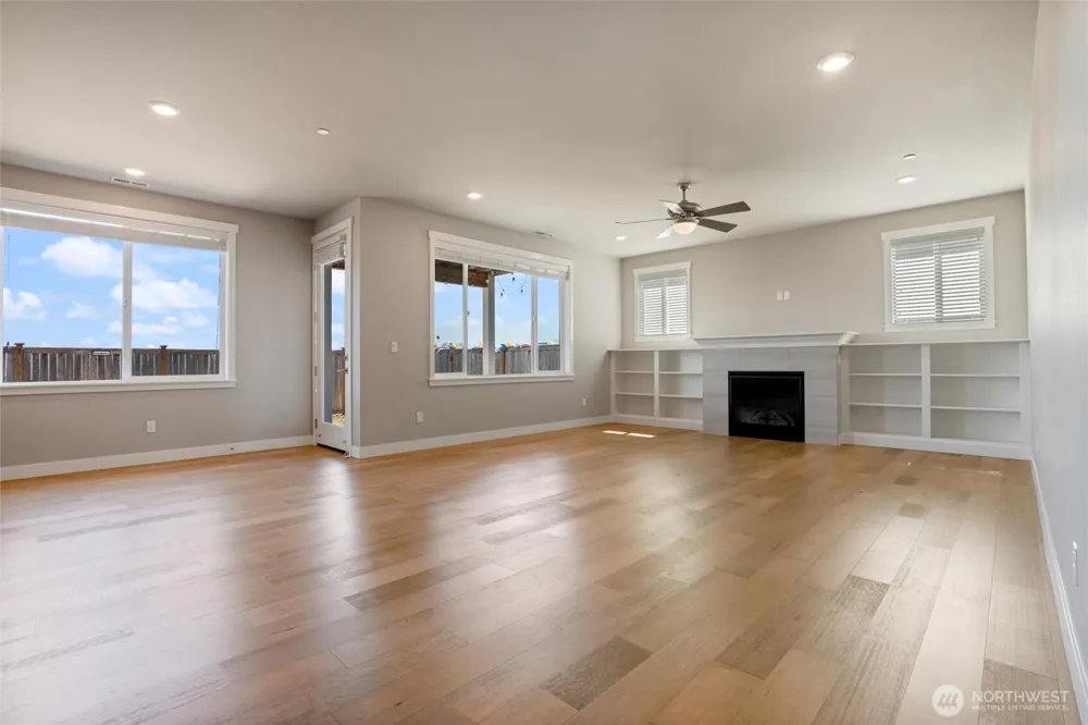 1407 Baker Heights Loop Bremerton, WA 98312