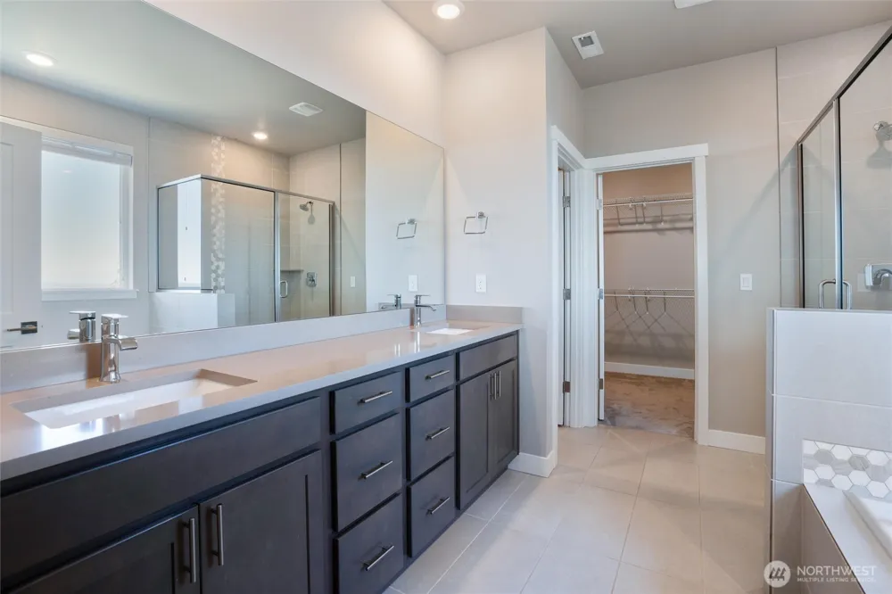 1407 Baker Heights Loop Bremerton, WA 98312