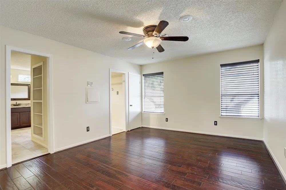 963 Althea Drive Houston, TX 77018