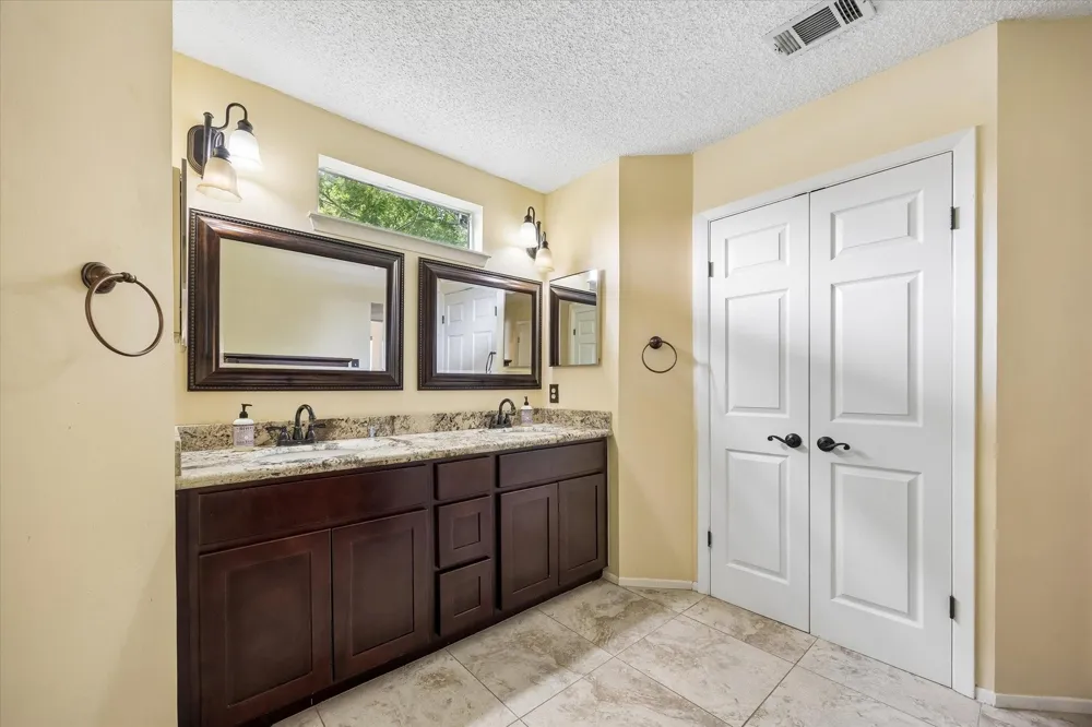 963 Althea Drive Houston, TX 77018