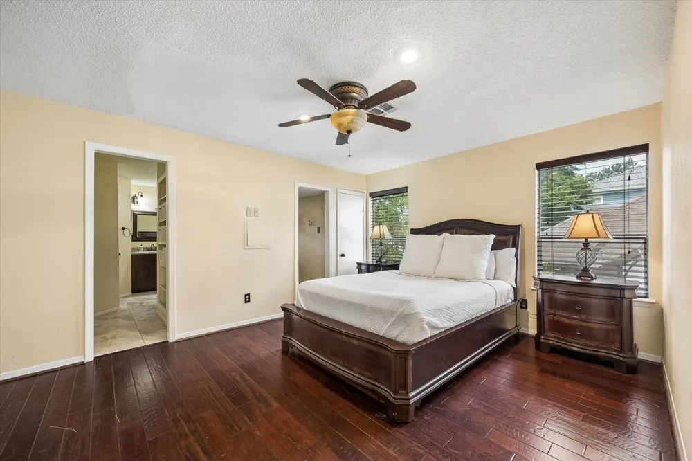 963 Althea Drive Houston, TX 77018