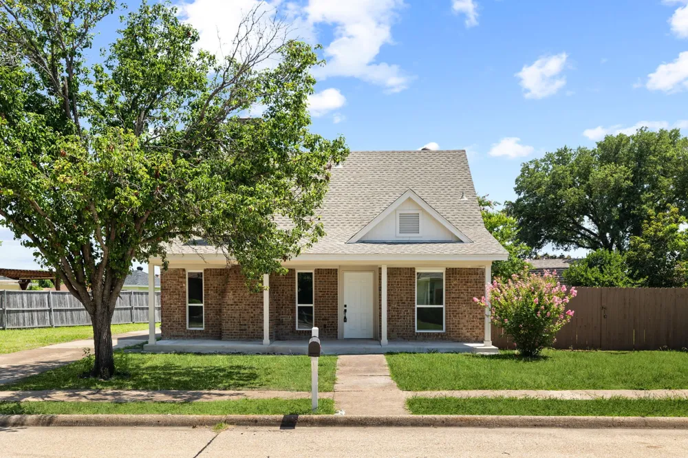 2006 Toulon Lane Carrollton, TX 75007