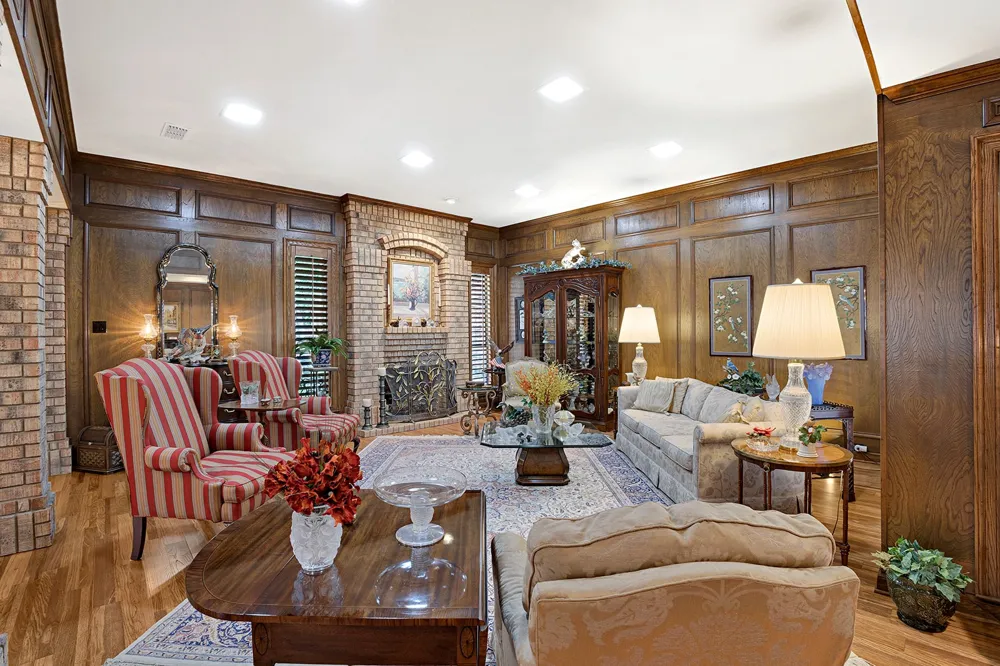 16046 Chalfont Circle Dallas, TX 75248