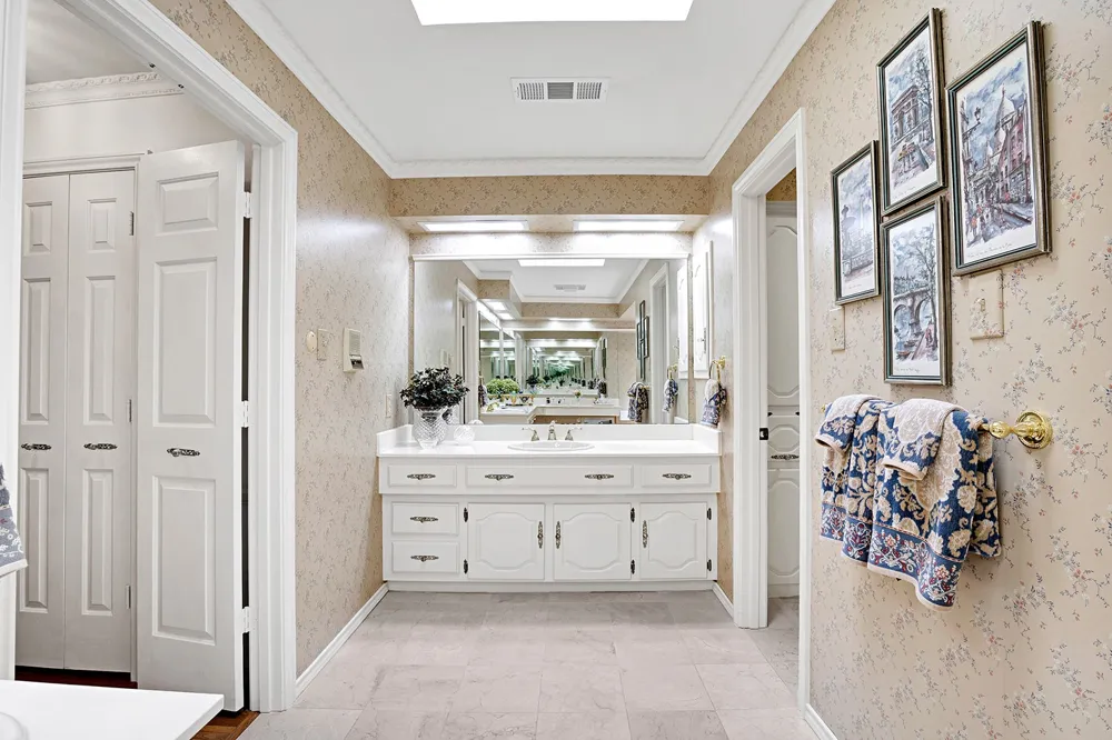 16046 Chalfont Circle Dallas, TX 75248