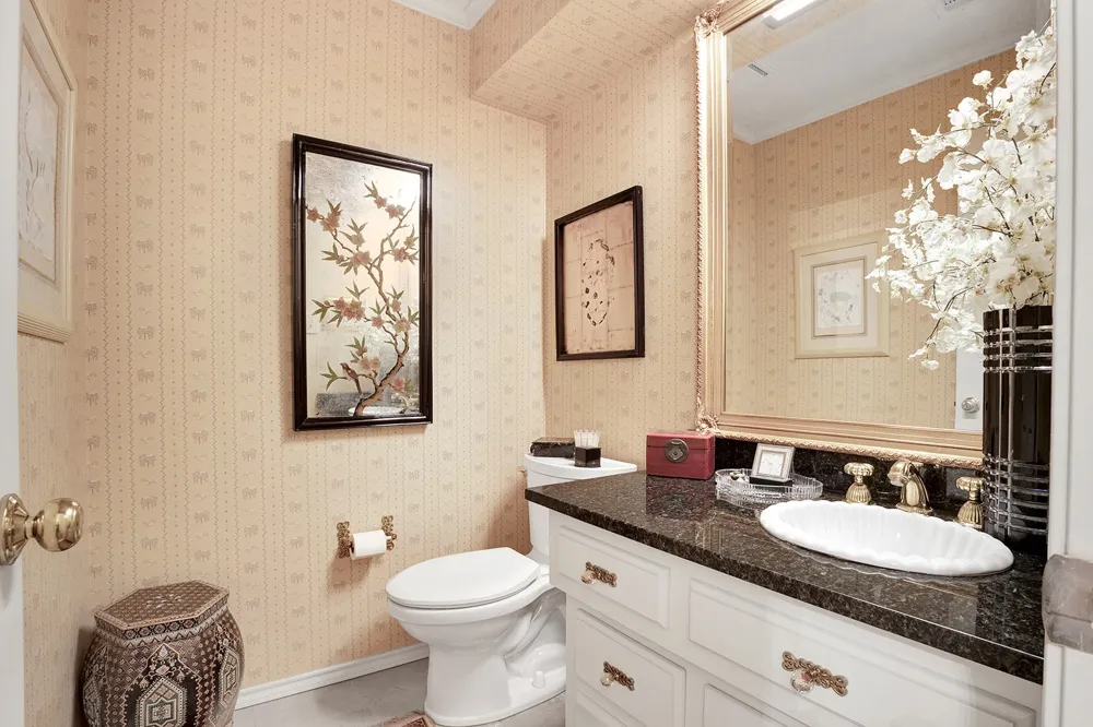 16046 Chalfont Circle Dallas, TX 75248