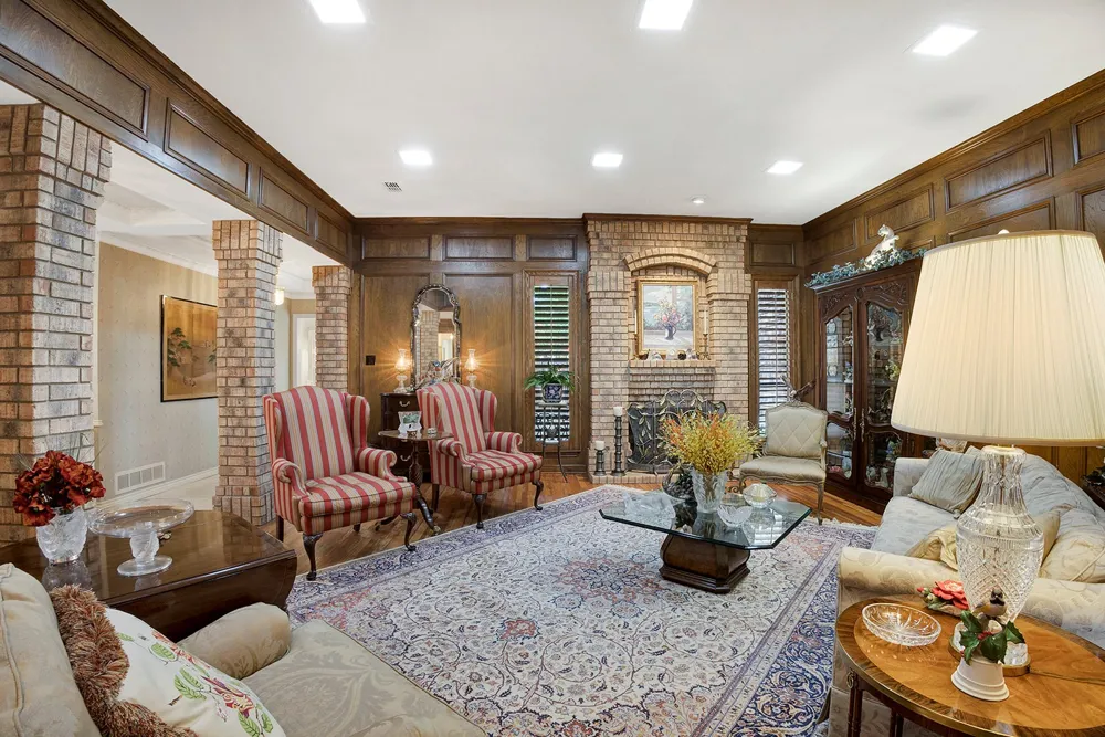16046 Chalfont Circle Dallas, TX 75248