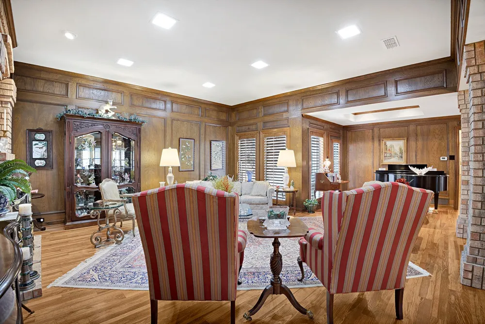 16046 Chalfont Circle Dallas, TX 75248