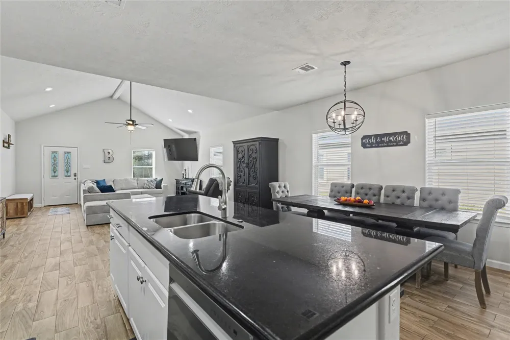 186 Village Cove Loop Livingston, TX 77351