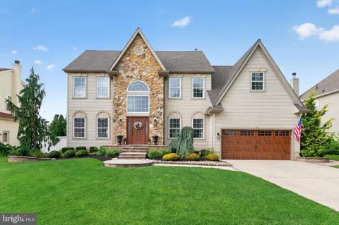 28 CANYON DRIVE