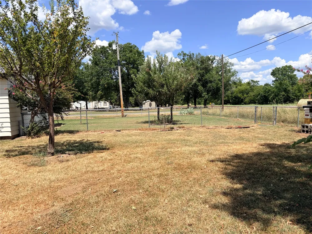 617 W 7th Street Kiowa, OK 74553