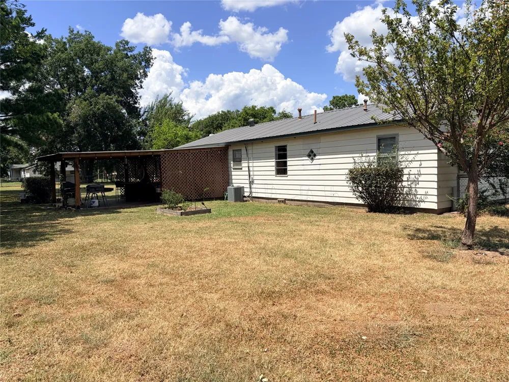 617 W 7th Street Kiowa, OK 74553