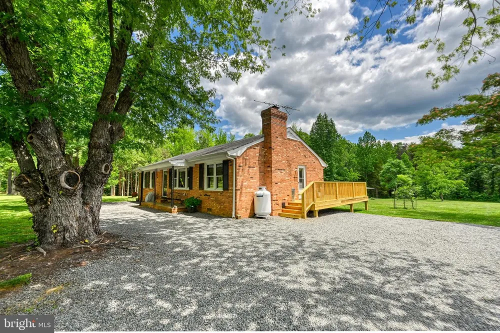 1142 ZACHARY TAYLOR HIGHWAY Mineral, VA 23117