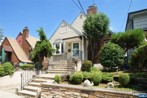 218 Riverview Avenue