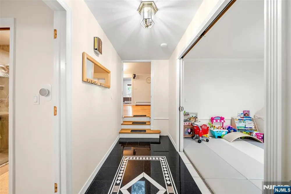 202 Henmarken Drive Northvale, NJ 07647