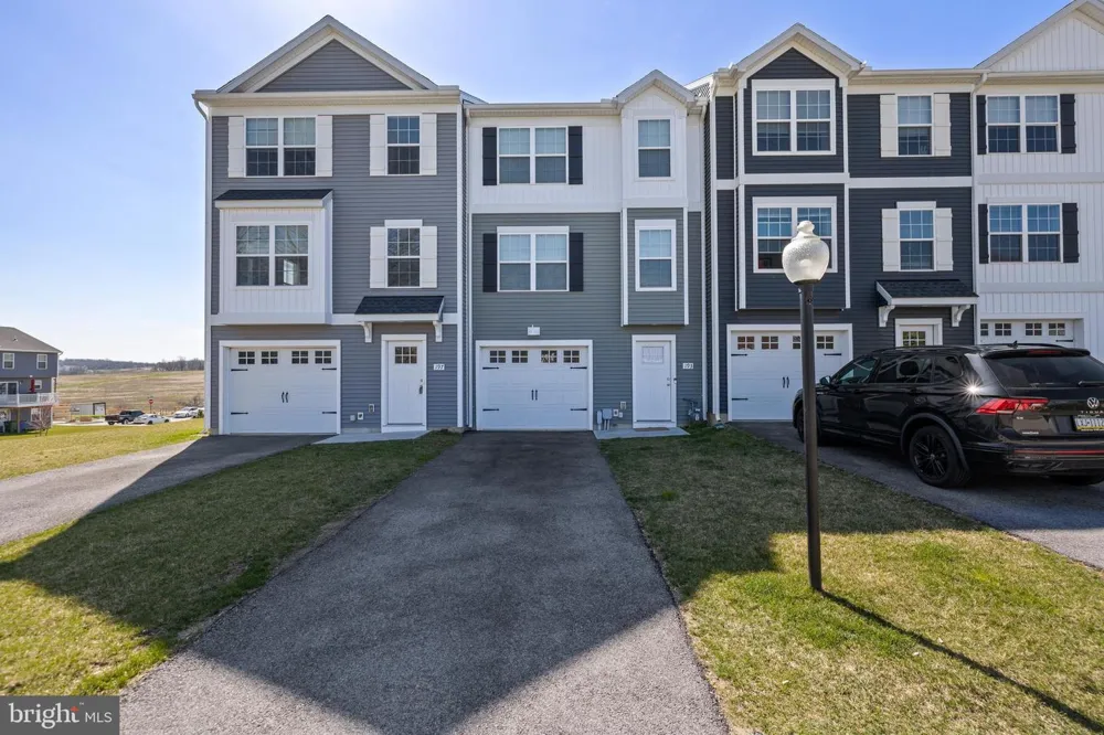 20 HEATH CIR Carlisle, PA 17015