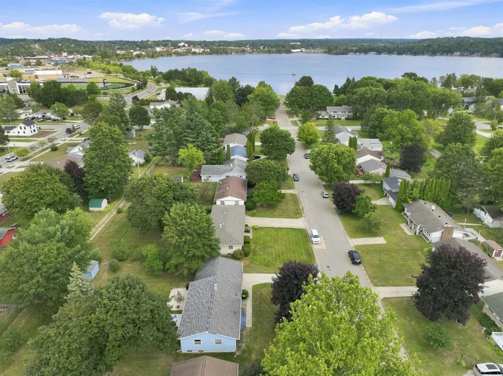 714 Sunset Lane Cadillac City, MI 49601